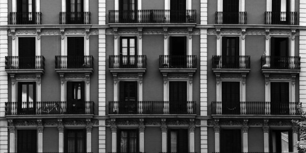 Derecho Inmobiliario / Abogados Inmobiliarios en Santa Coloma de Gramenet · Reclamación Impagos Comunidades Vecinos / Propietarios