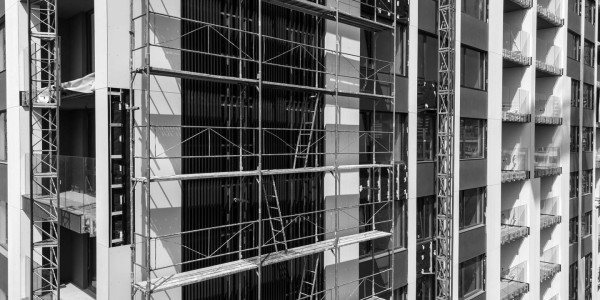 Derecho Inmobiliario / Abogados Inmobiliarios en Santa Coloma de Gramenet · Reclamaciones Comunidades Vecinos / Propietarios por Defectos / Vicios Construcción