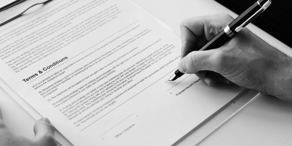 Derecho Mercantil / Abogados Mercantilistas Santa Coloma de Gramenet · Cumplimiento Normativo en Sector de Telecomunicaciones